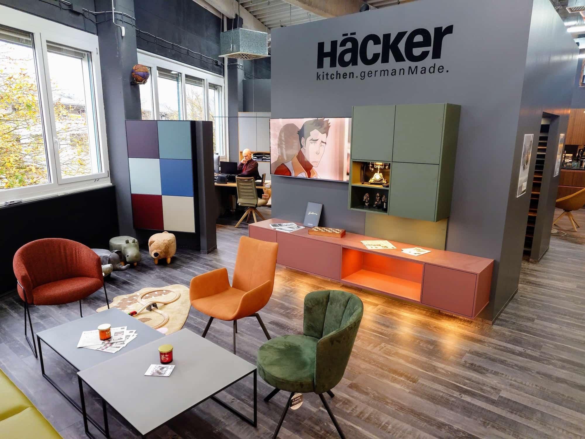 Wohnwand in einem Lachs und einem Grünto