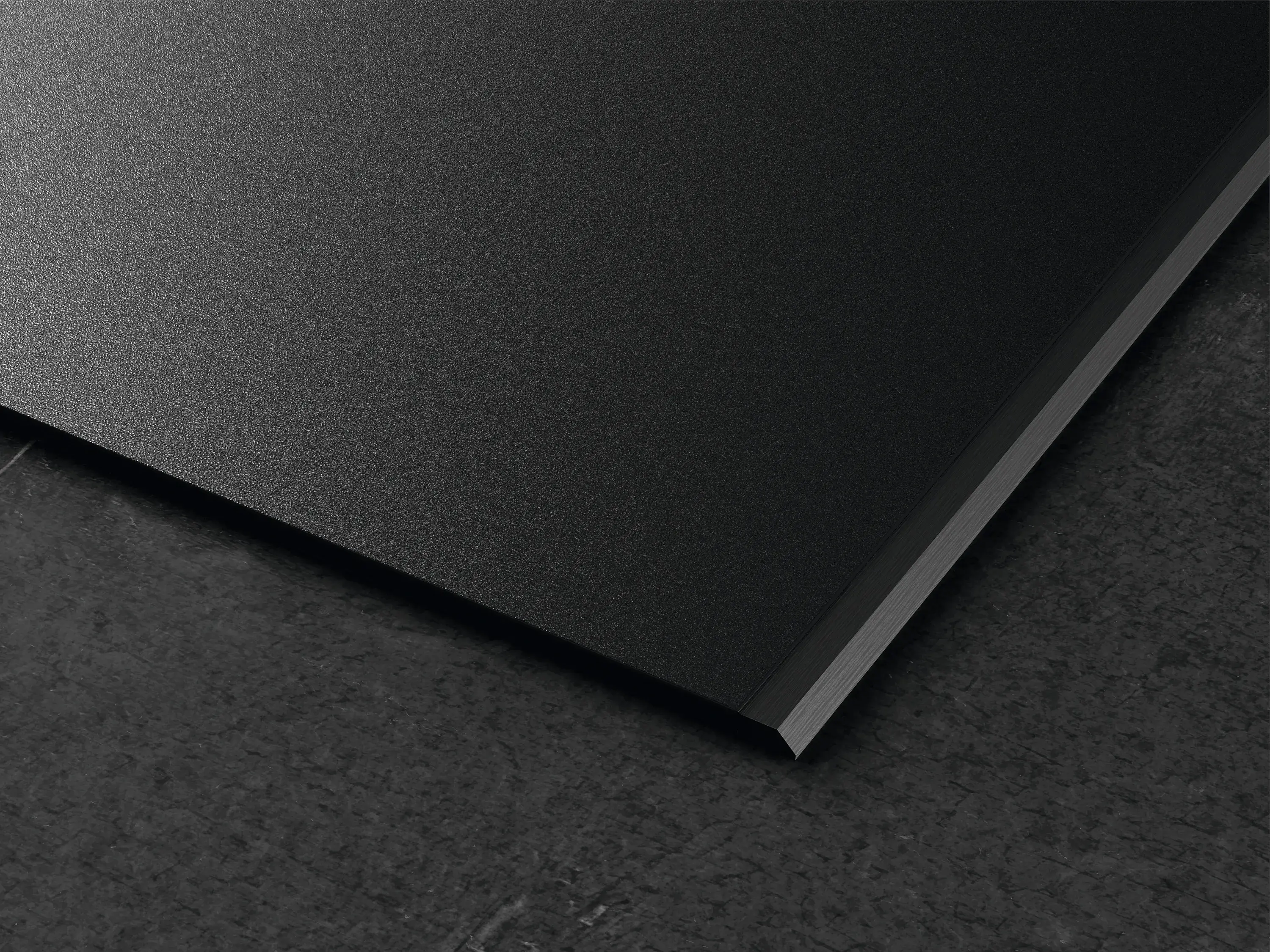 AEG Kochfeld in SaphirMatt in einem eleganten Design. 